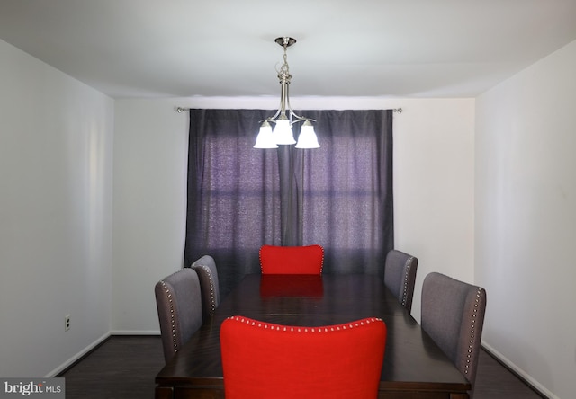 dining space with a notable chandelier