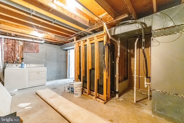 basement featuring washer and clothes dryer