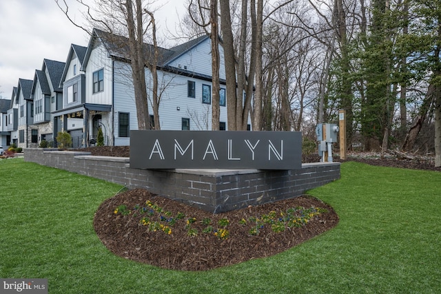 community sign featuring a yard