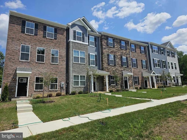 view of property featuring a front yard