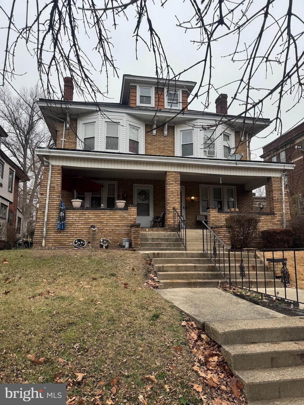 view of front of property with covered porch