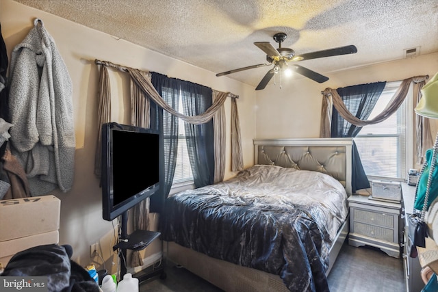 bedroom featuring a textured ceiling and ceiling fan