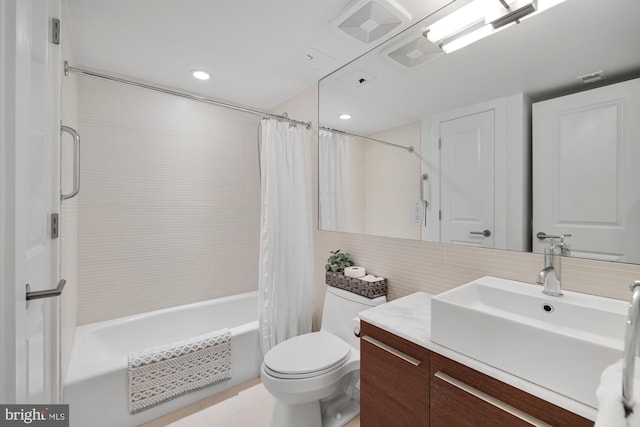 full bathroom featuring tasteful backsplash, shower / bath combo with shower curtain, vanity, and toilet