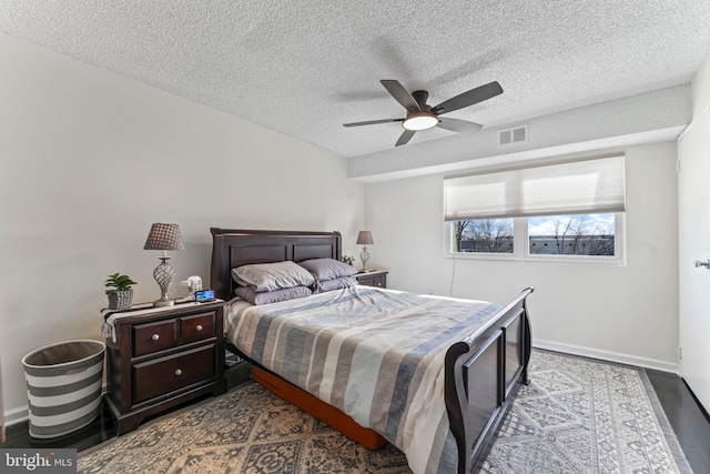 bedroom featuring ceiling fan and a textured ceiling