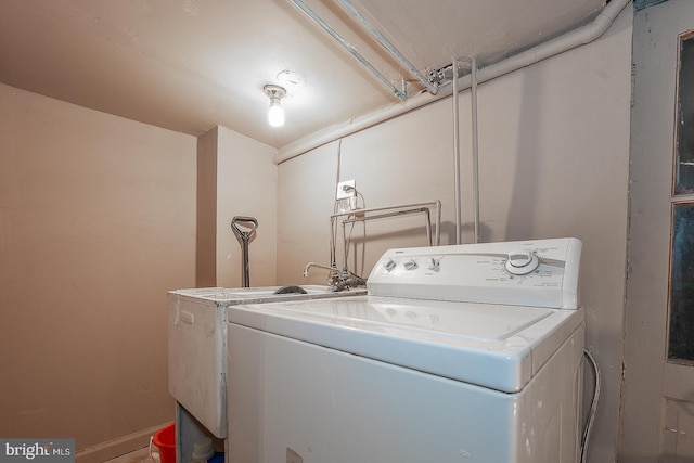 laundry room with washing machine and dryer