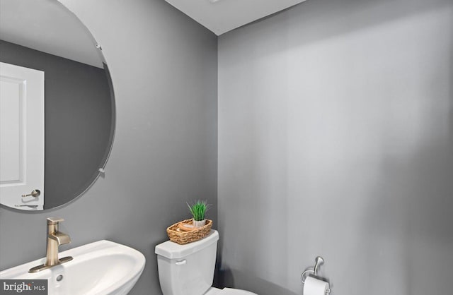 bathroom featuring sink and toilet