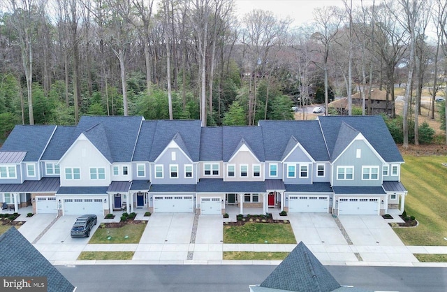 view of front of property with a front yard