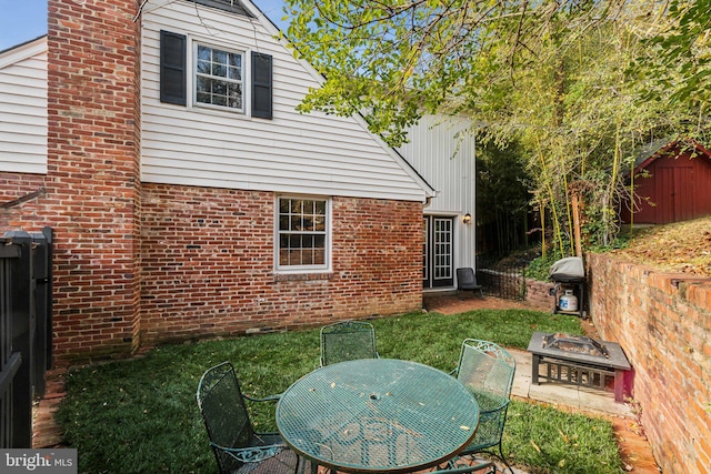 back of house featuring a yard