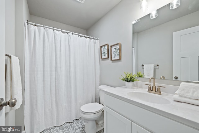 bathroom with vanity, curtained shower, and toilet