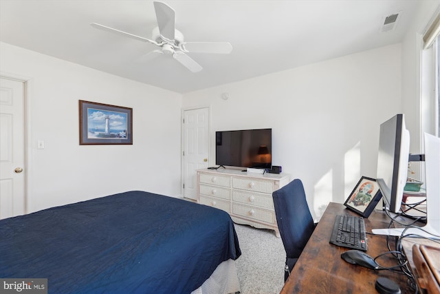 bedroom with ceiling fan