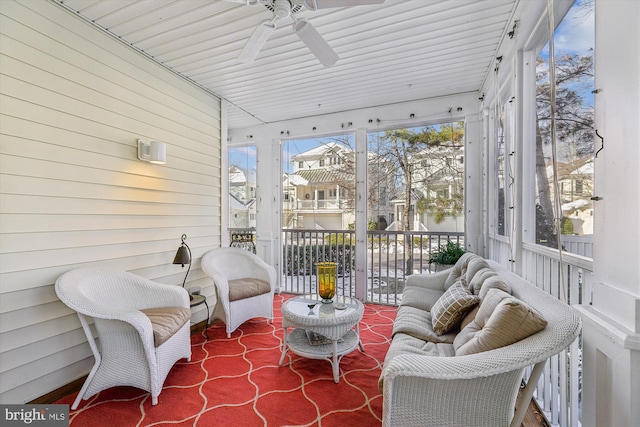 sunroom with ceiling fan