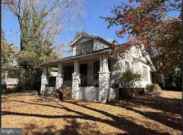 view of front of property with covered porch