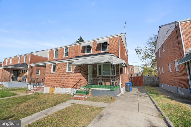 view of front facade featuring a porch and a front yard