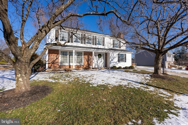 view of front of property with a lawn