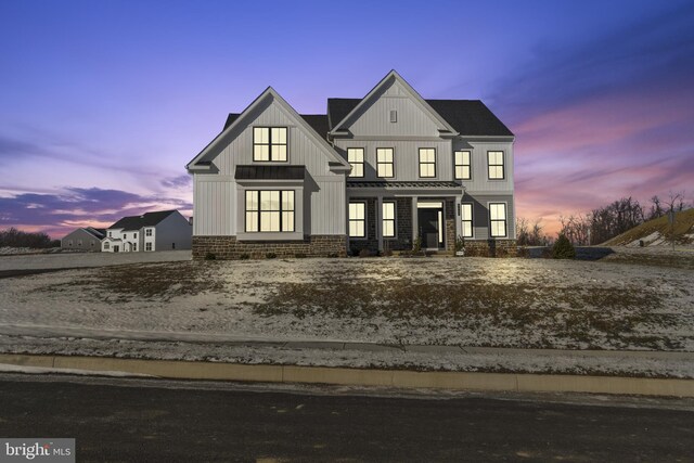 view of front of home featuring a porch