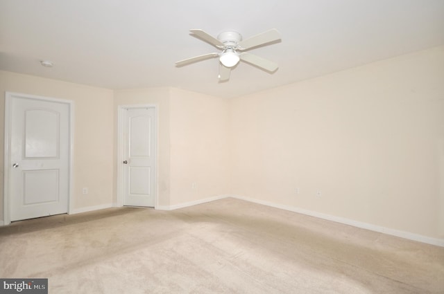 carpeted empty room featuring ceiling fan