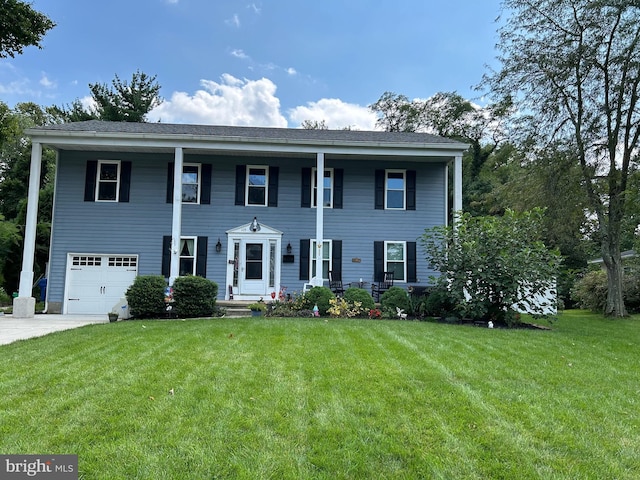 view of front of house featuring a front lawn and a garage