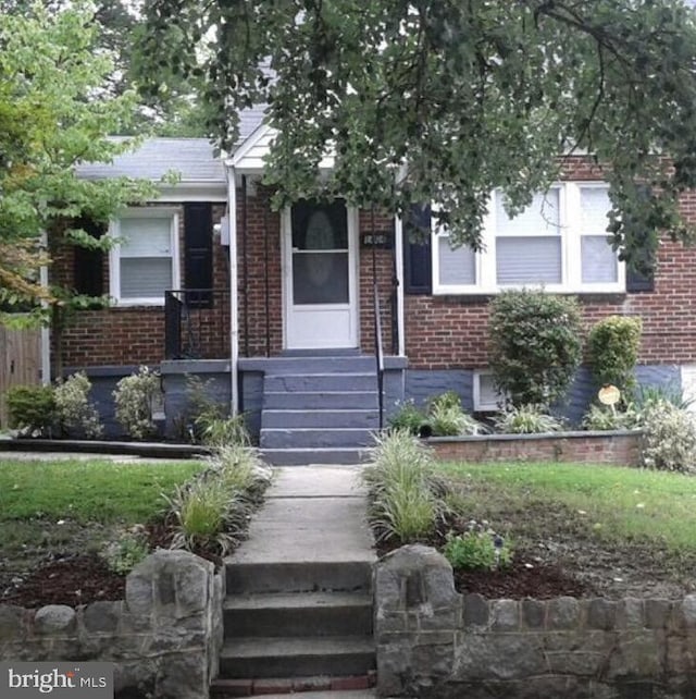 view of front facade with brick siding