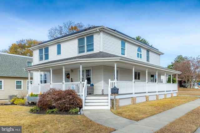 farmhouse featuring a front lawn and covered porch