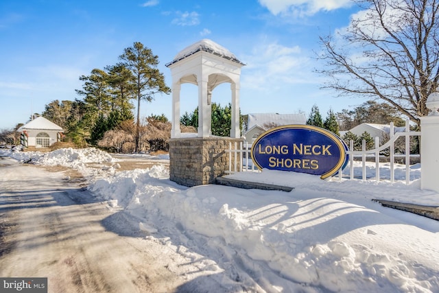 view of community / neighborhood sign