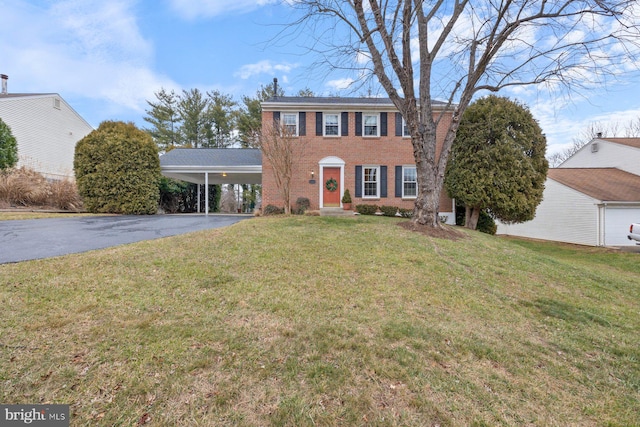 view of front of house featuring a front yard and a carport