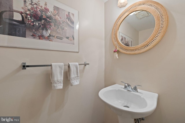 bathroom featuring sink