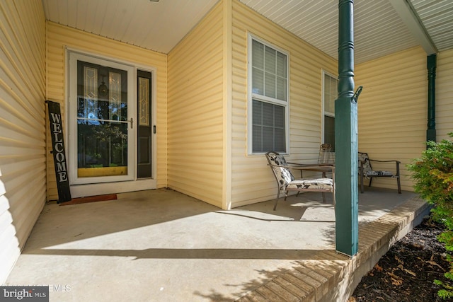 entrance to property featuring covered porch