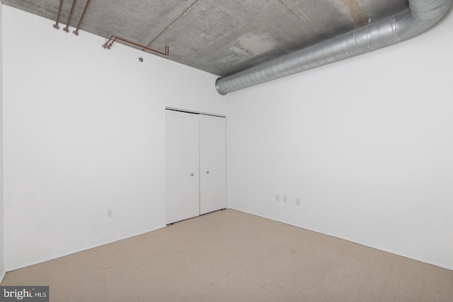 unfurnished room featuring carpet floors