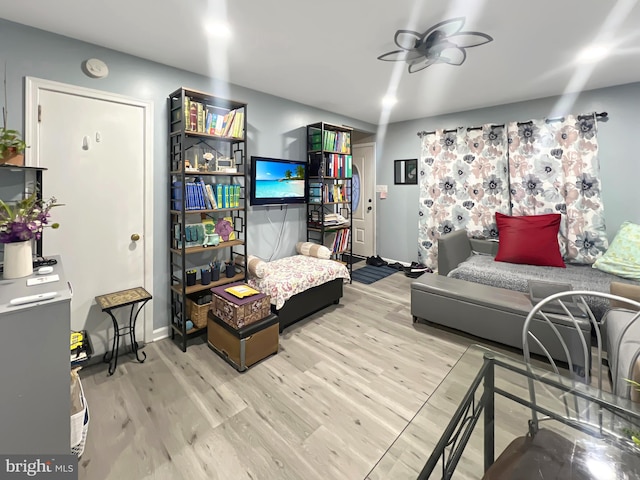 living room featuring hardwood / wood-style floors and ceiling fan