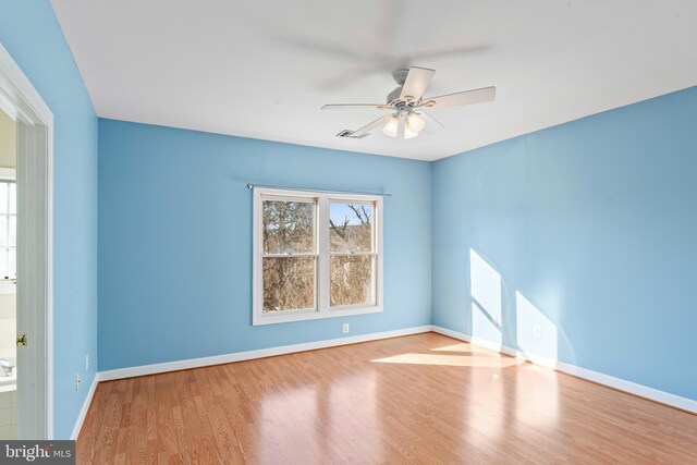 unfurnished room featuring light wood-type flooring and ceiling fan