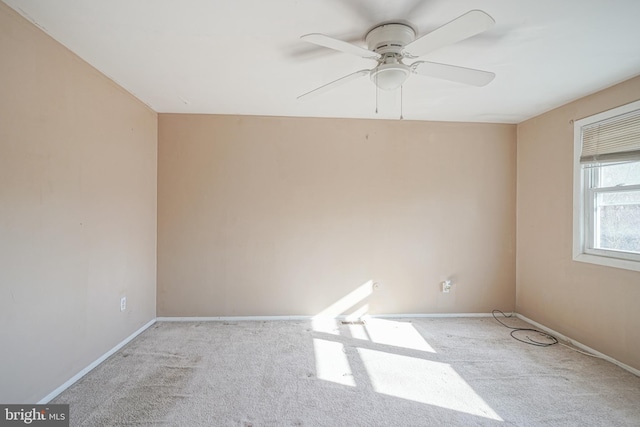 carpeted empty room featuring ceiling fan