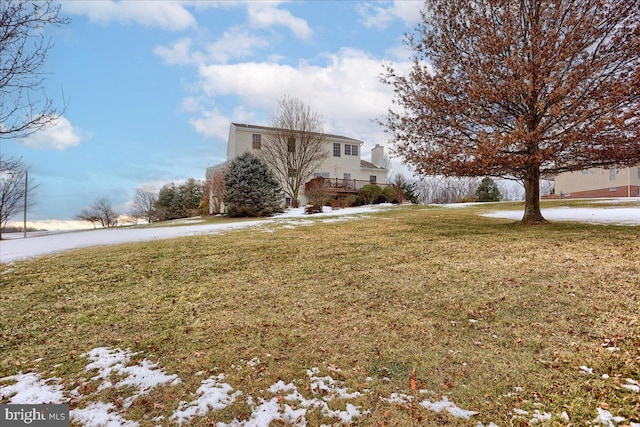 view of front of house featuring a lawn