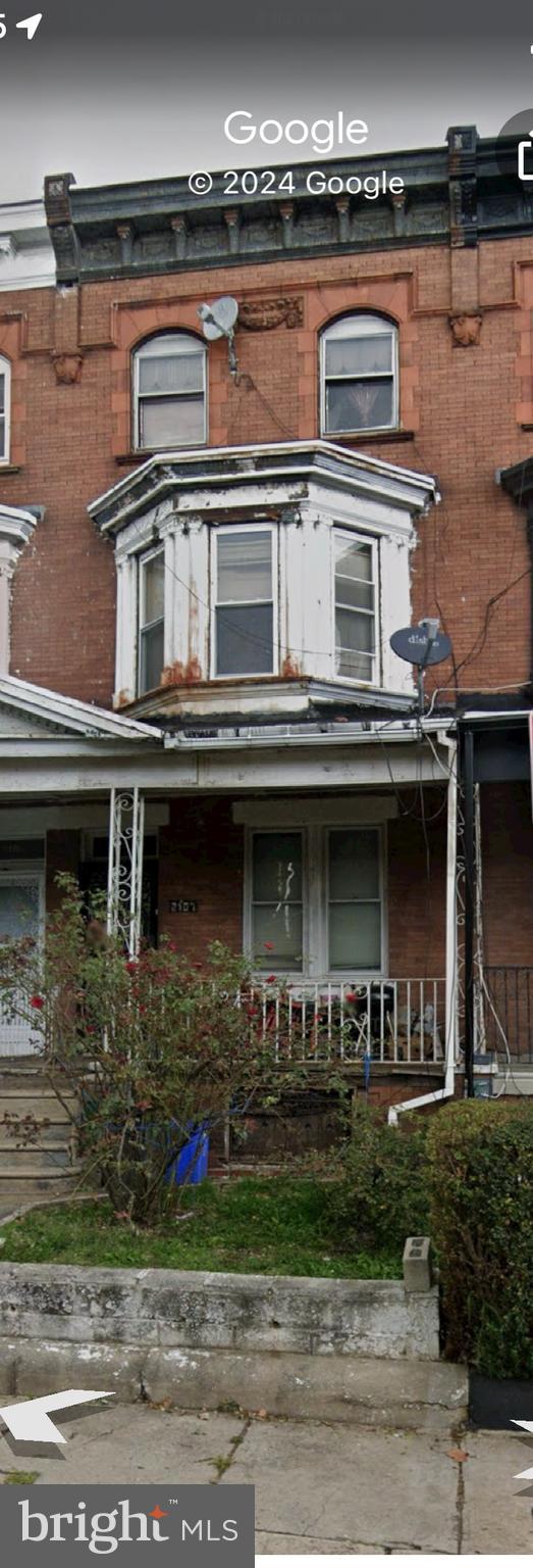 view of front of home featuring covered porch