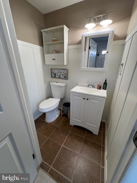 bathroom with toilet and vanity