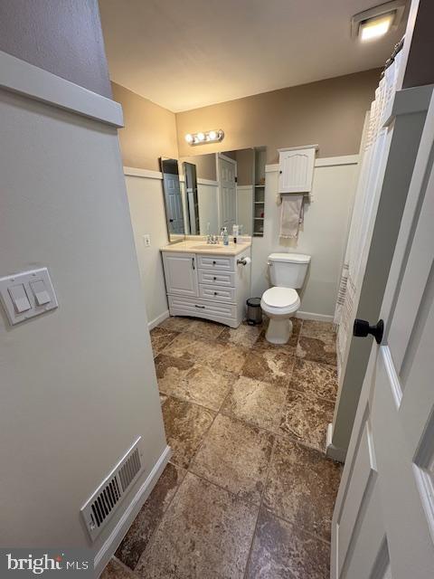 bathroom with toilet and vanity