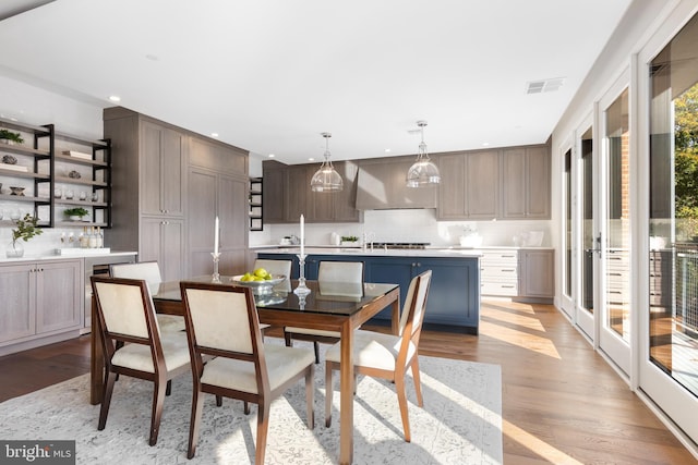 dining area featuring light wood finished floors, visible vents, and recessed lighting