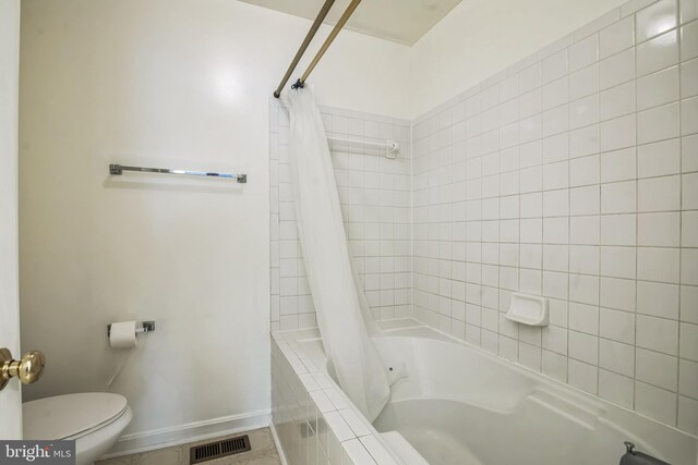 bathroom featuring toilet and shower / bathtub combination with curtain