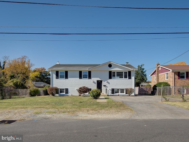 view of front of property featuring central air condition unit and a front yard