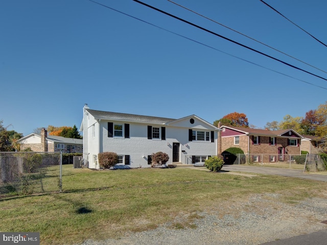 view of front of property with a front yard