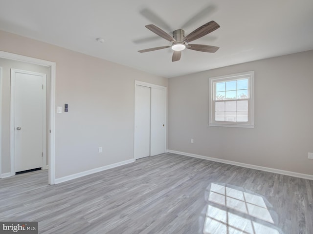 unfurnished bedroom featuring light wood-type flooring, a closet, and ceiling fan