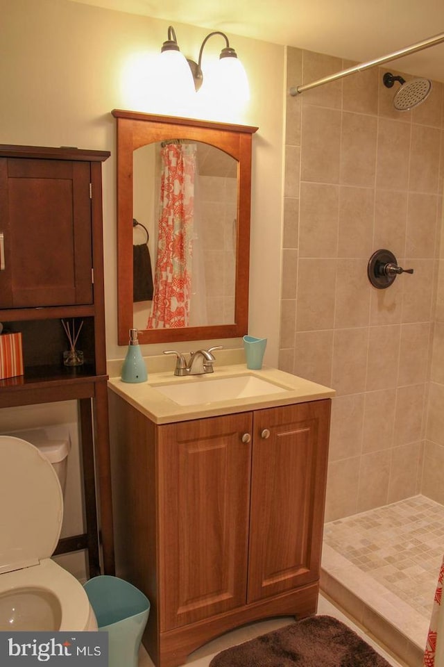 bathroom featuring a shower with curtain, toilet, and vanity