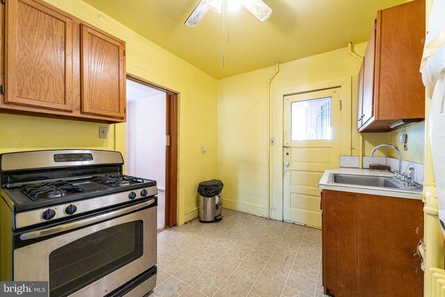 kitchen featuring sink, ceiling fan, and stainless steel gas range