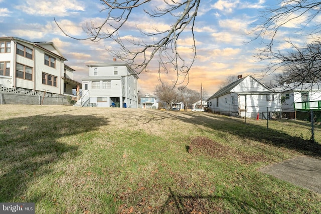 view of yard at dusk