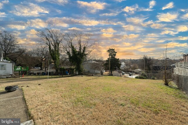 view of yard at dusk