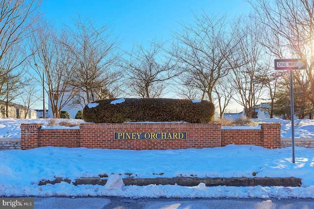 view of community / neighborhood sign