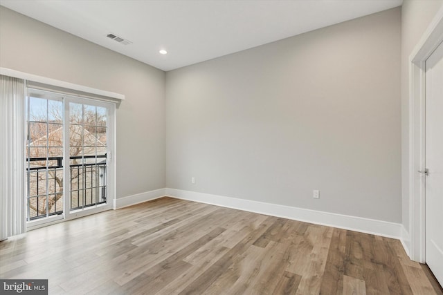 spare room featuring recessed lighting, visible vents, light wood-style flooring, and baseboards