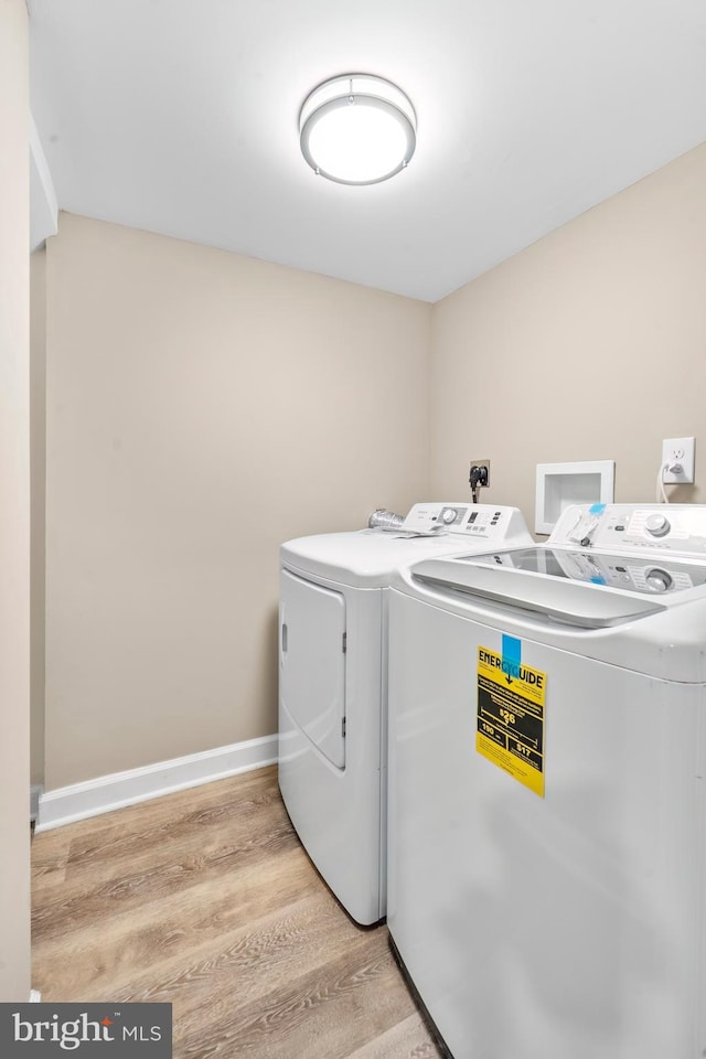 washroom featuring light wood-type flooring and washing machine and clothes dryer