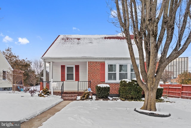 view of front of property featuring a porch