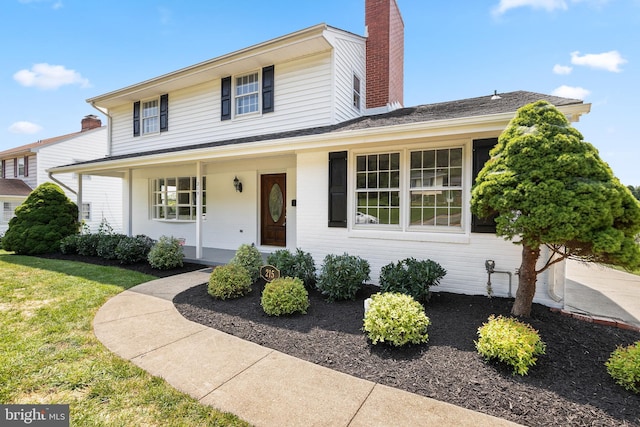 view of front of property with a front lawn and covered porch