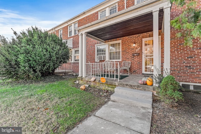 entrance to property featuring covered porch